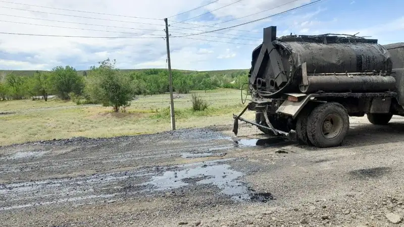 В Жетысуской области положили асфальт без битума