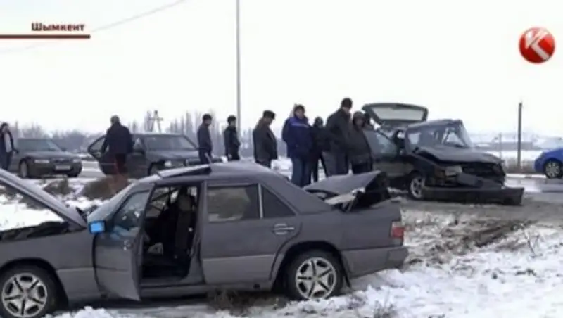 Шымкентские врачи спасают пострадавших в крупном ДТП