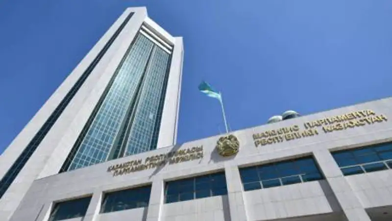 Пленарное заседание Мажилиса под председательством Нурлана Нигматулина 