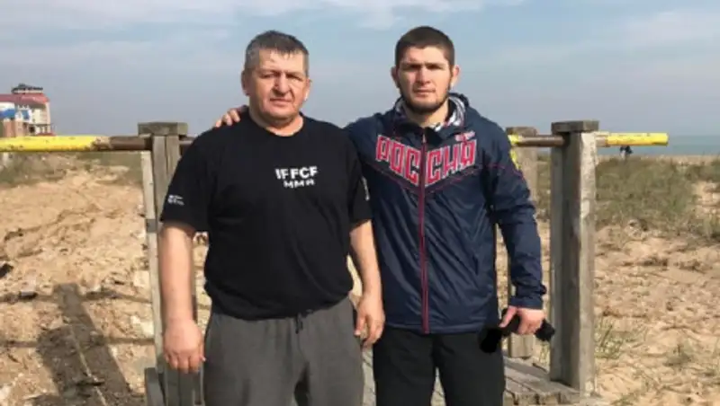 Отец Хабиба Нурмагомедова идет на поправку после заражения COVID-19