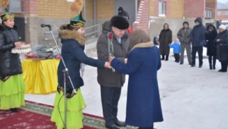 В Атбасаре сдали 45-ти квартирный дом для жителей, пострадавших от паводка