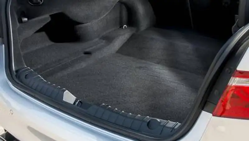 Парни прокатили друга в багажнике авто по Нур-Султану