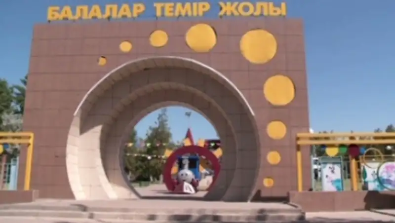 В Шымкенте запустили детскую железную дорогу 