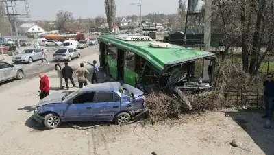 алматинская область, дтп с автобусом, видео, фото - Новости Zakon.kz от 07.04.2022 12:06