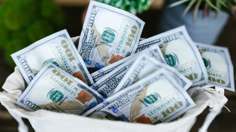 Доллар подрос на торгах 31 марта