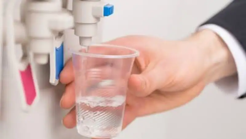 Эксперт рассказала, почему опасно употреблять воду из кулера