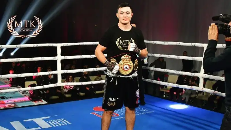 Боксер Камшыбек Кункабаев прошел взвешивание перед поединком