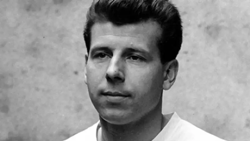 Умер обладатель «Золотого мяча» 1962 года