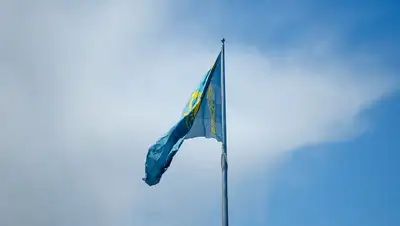 Флаг РК в Атырау, фото - Новости Zakon.kz от 28.05.2022 08:49