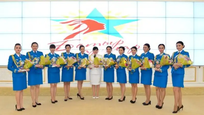 Министр обороны Казахстана наградил победительниц конкурса «Батыр арулар»