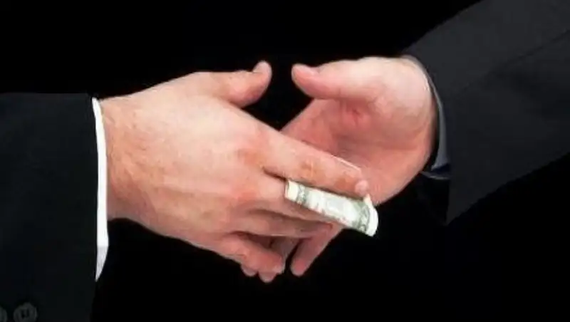 Чиновники Акмолинского облздрава подозреваются во взятке 