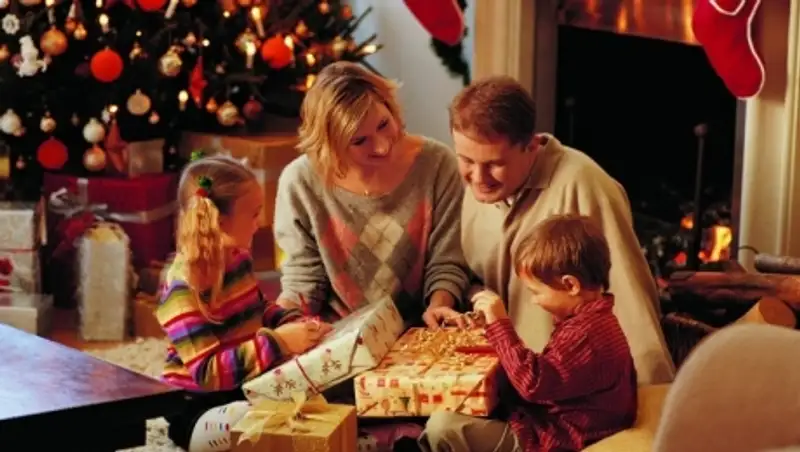 Трое из четырех казахстанцев планируют встретить новый год дома - опрос