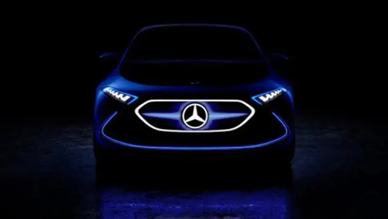 Mercedes раскрыл дизайн электрического хетчбэка