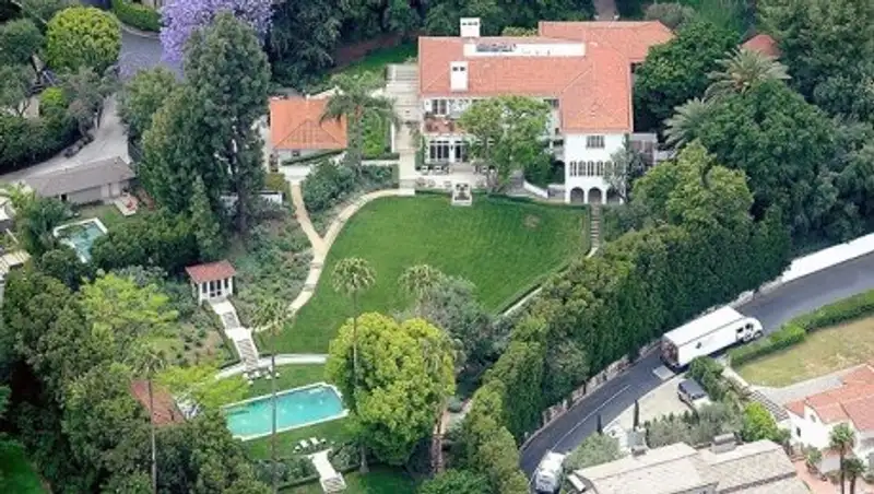 Как выглядит вилла, в которую переехала Анджелина Джоли со своими детьми после развода