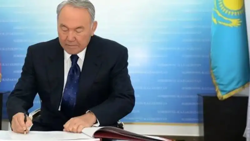 Глава государства подписал законы по перераспределению власти