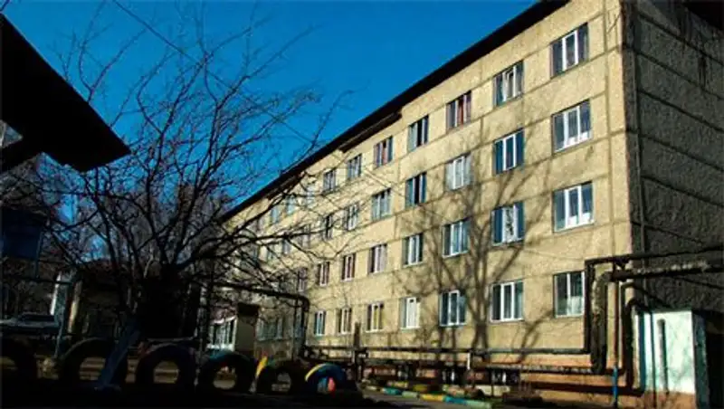 Курсанты Военного института Сухопутных войск посетили воспитанников детского дома в Алматы