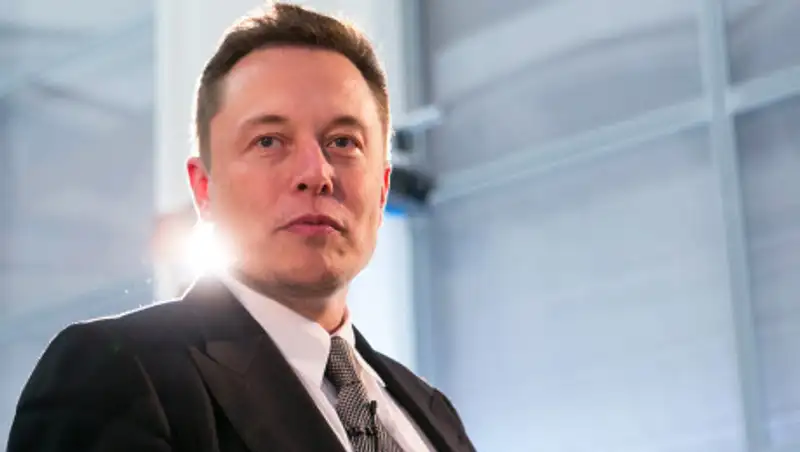 Илон Маск устроил соревнование между эмодзи утки и гориллой