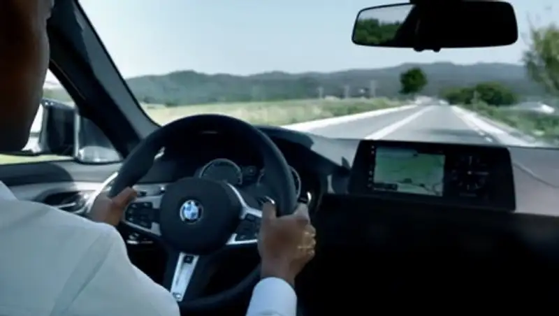 Компания BMW показала салон нового 5-Series