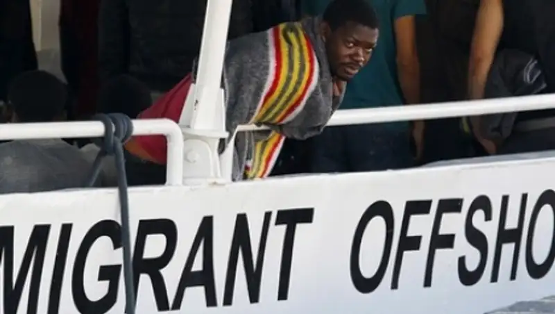 Недовольные мигрантами ранили 14 полицейских в пригороде Рима