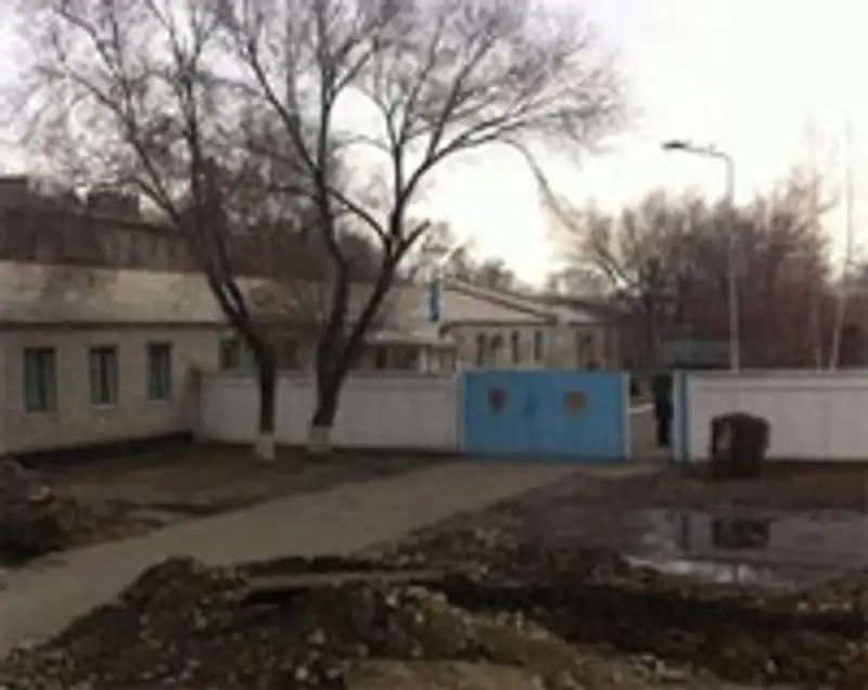 Челах доставлен в Талдыкорганский гарнизонный военный суд, фото - Новости Zakon.kz от 12.11.2012 17:11