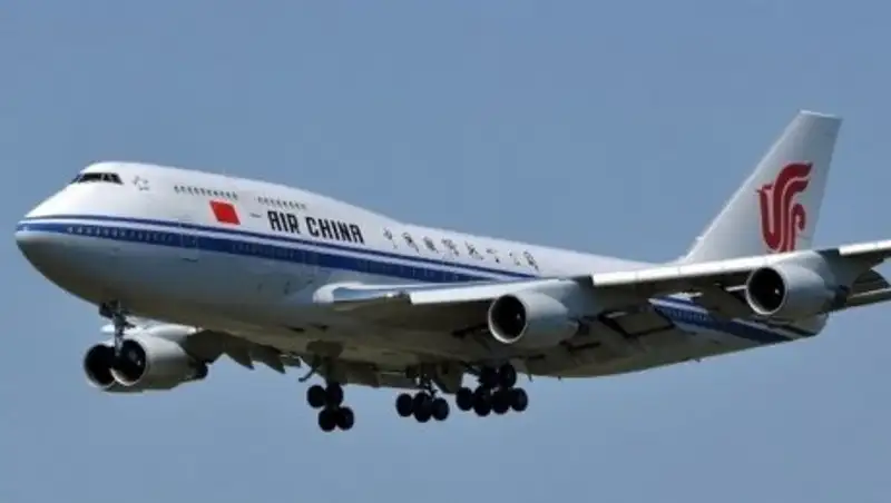 Закуривший в самолете пилот лишил пассажиров кислорода