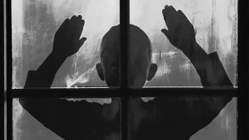 В Рудном погиб ребенок, выпавший из окна пятого этажа