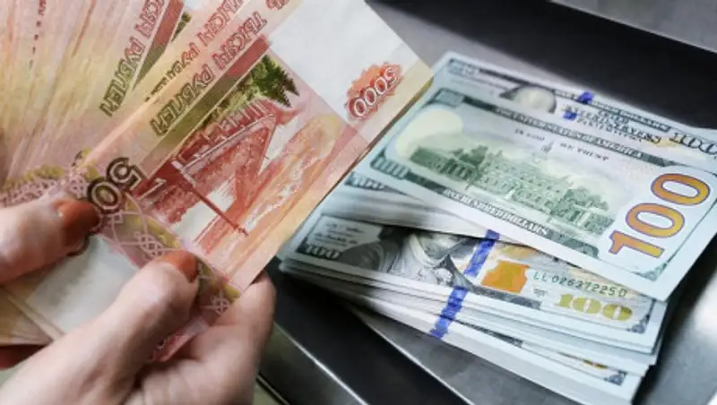 Курсы валют: доллар снова вырос, а рубль подешевел
