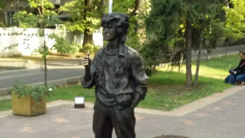 "Игла" навеки: в Алматы почтили память Виктора Цоя