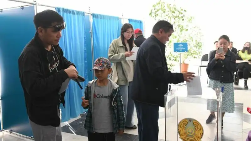 Референдум-2022: на участках столицы отмечается большой наплыв избирателей