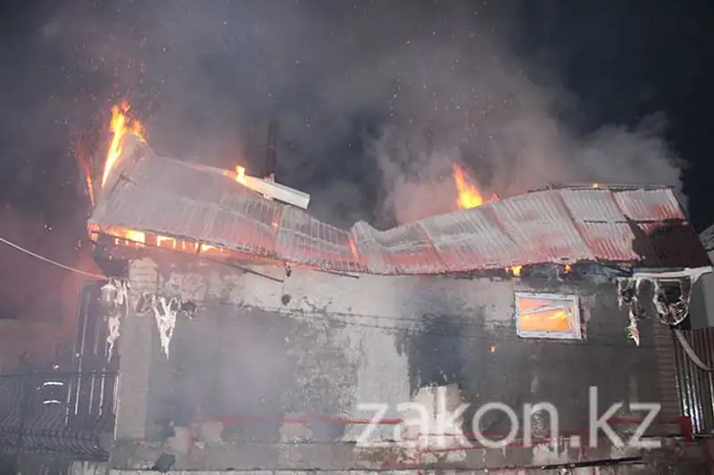 В Алматы сгорела сауна, располагавшаяся на территории частного дома (фото) В Алматы сгорела сауна, располагавшаяся на территории частного дома (фото), фото - Новости Zakon.kz от 29.11.2013 16:52