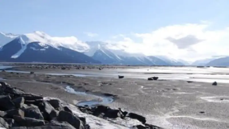 На Аляске после землетрясения объявили режим ЧС