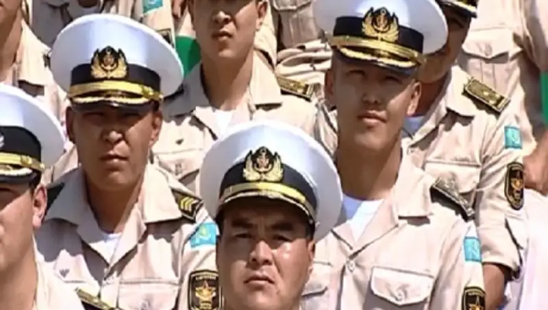 Команда ВМС Казахстана награждена быстроходной лодкой за участие в морском биатлоне