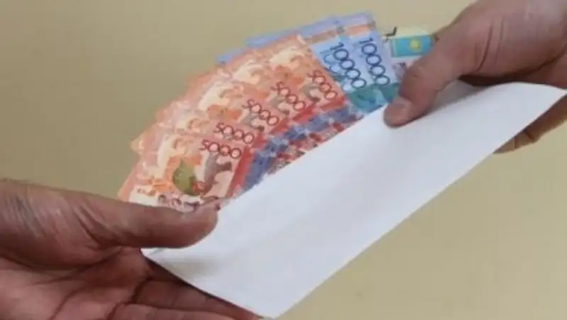 В Алматинской области задержан мужчина, давший взятку на таможенном посту «Алтынколь»