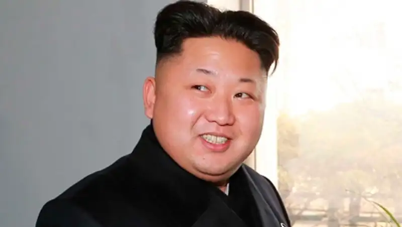 Ким Чен Ын троллит соседей шариками