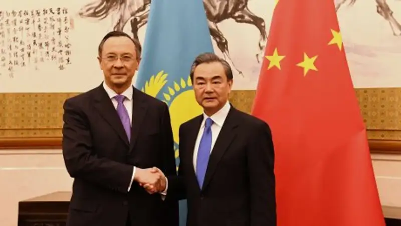 Что обсуждали министры иностранных дел Казахстана и Китая