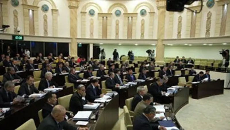 Парламент принял закон РК «О разрешениях и уведомлениях»