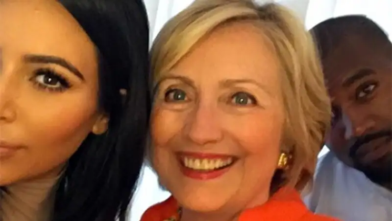 Хиллари Клинтон сделала селфи с Ким Кардашьян и Канье Уэстом