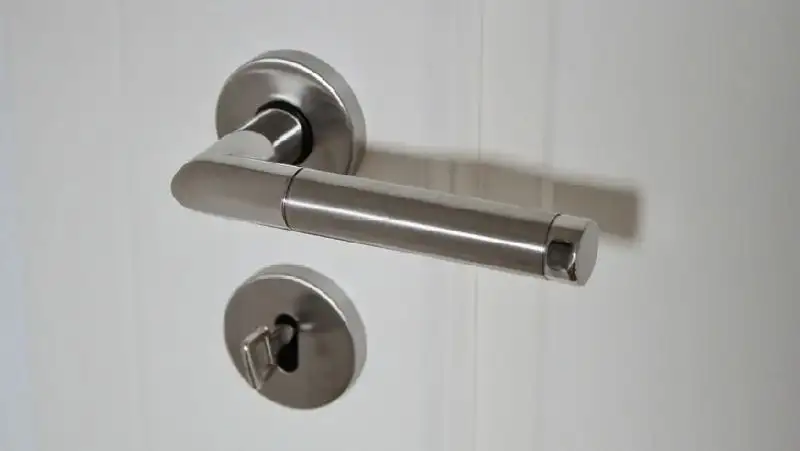 Создана нержавеющая сталь, способная уничтожать COVID-19