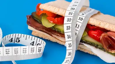 Диетолог посоветовала сократить объем потребляемых калорий после праздников на 20%, фото - Новости Zakon.kz от 16.01.2023 00:39