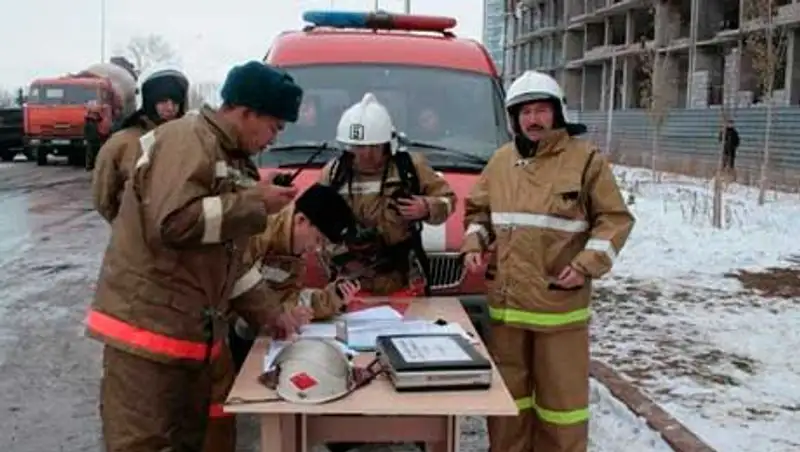 Казахстанские спасатели на практике отработали свои действия в зимних условиях