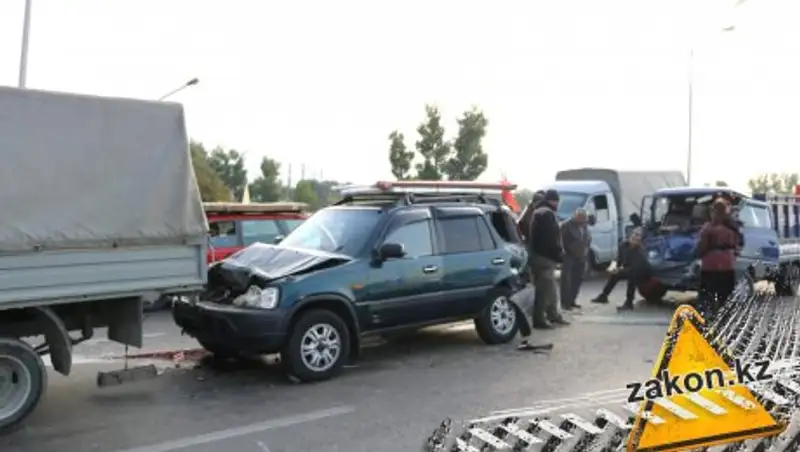 Цепное ДТП произошло в Алматы