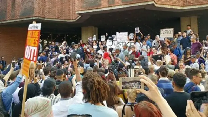 На митинге протеста в Лондоне произошла потасовка