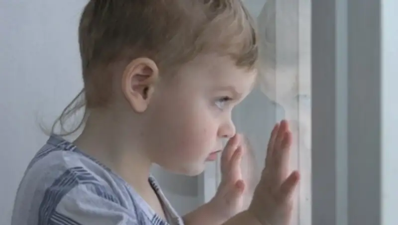 В Актобе малолетние дети жили одни более 2-х недель