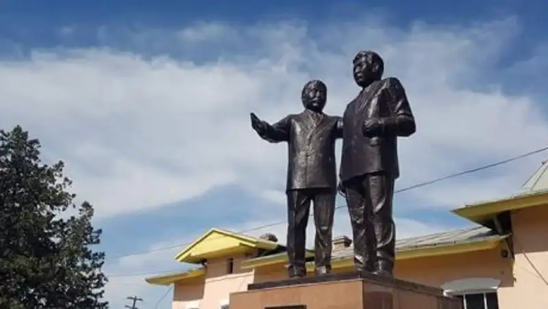 В Тулькубасском районе открыли памятник М.Тынышбаеву и Т.Рыскулову