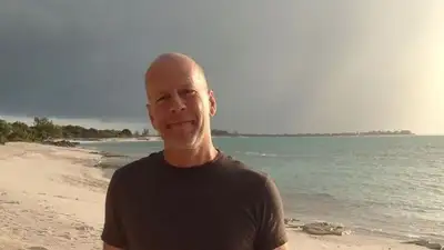 "Он все еще Брюс" – близкий друг рассказал о состоянии Брюса Уиллиса , фото - Новости Zakon.kz от 13.10.2023 04:32