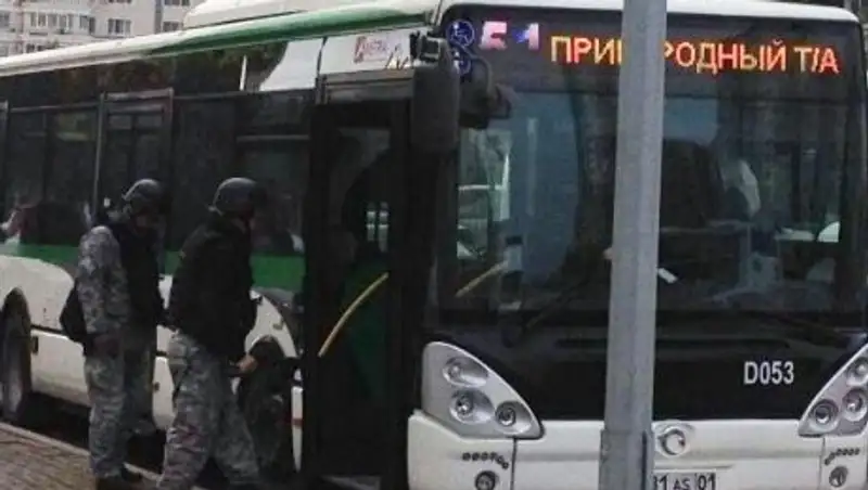 Кондуктор автобуса рассказал о пассажире с подозрительным чемоданом в Астане