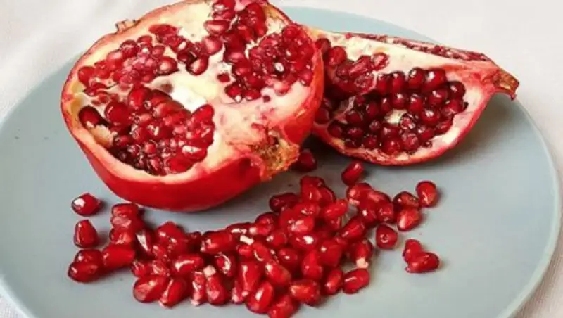 В Австралии женщина съела гранат и умерла