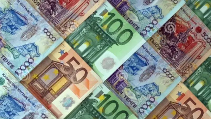 Тенге следует за глобальными тенденциями