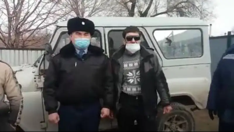 Рыбаки рассказали, как спаслись с отколовшейся льдины на Балхаше