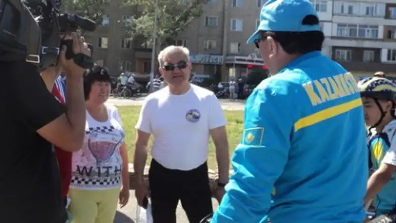 Аким Семея намерен пересадить подчиненных на велосипеды